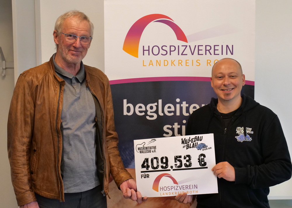„Wallesau ist blau“ – Spende für den Hospizverein